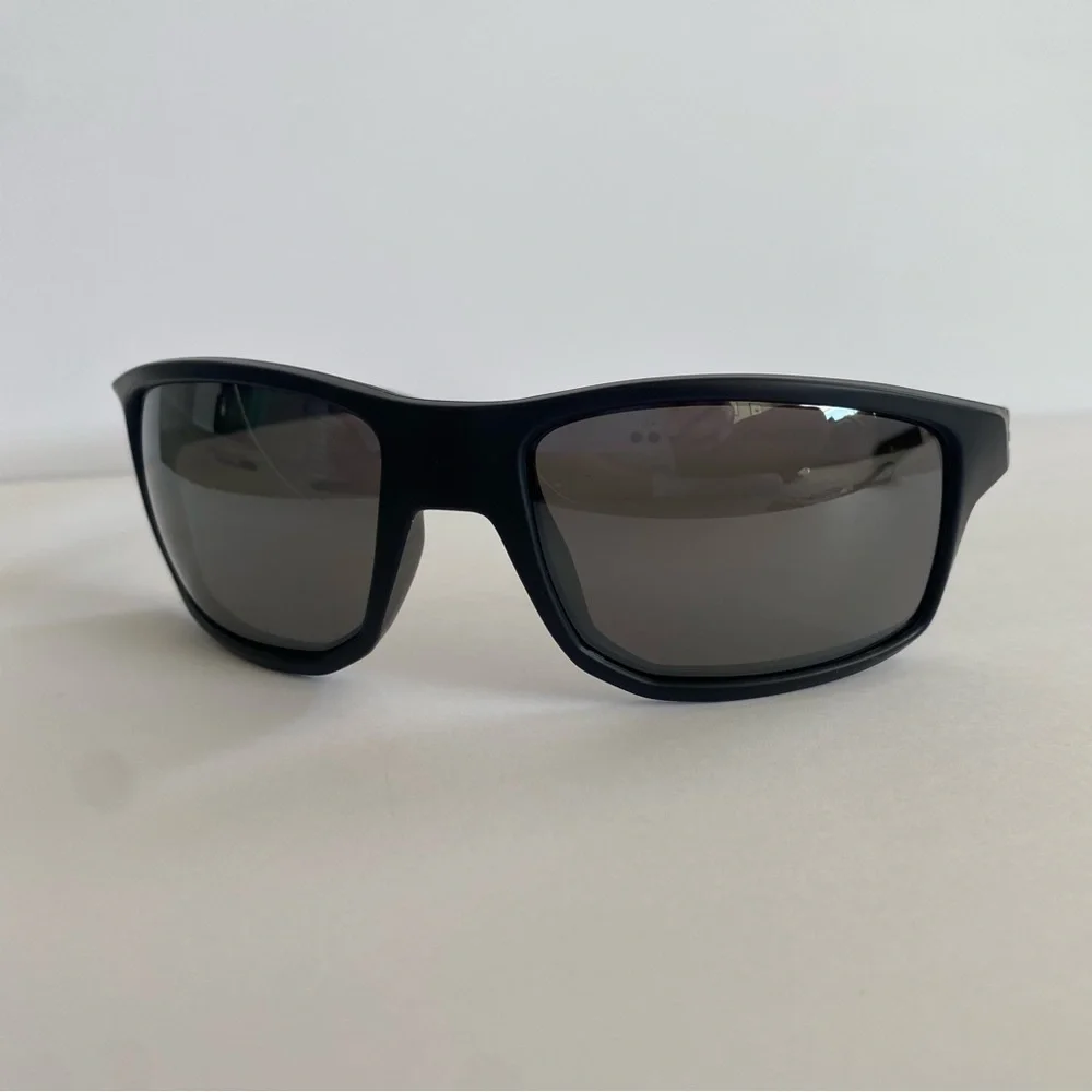 NWOT - Authentic - Oakley Gibston Polarized Sunglasses - Black / Grey